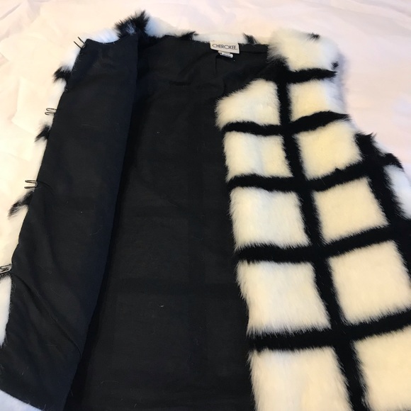 Black and Cream Faux Fur Vest - Picture 6 of 6
